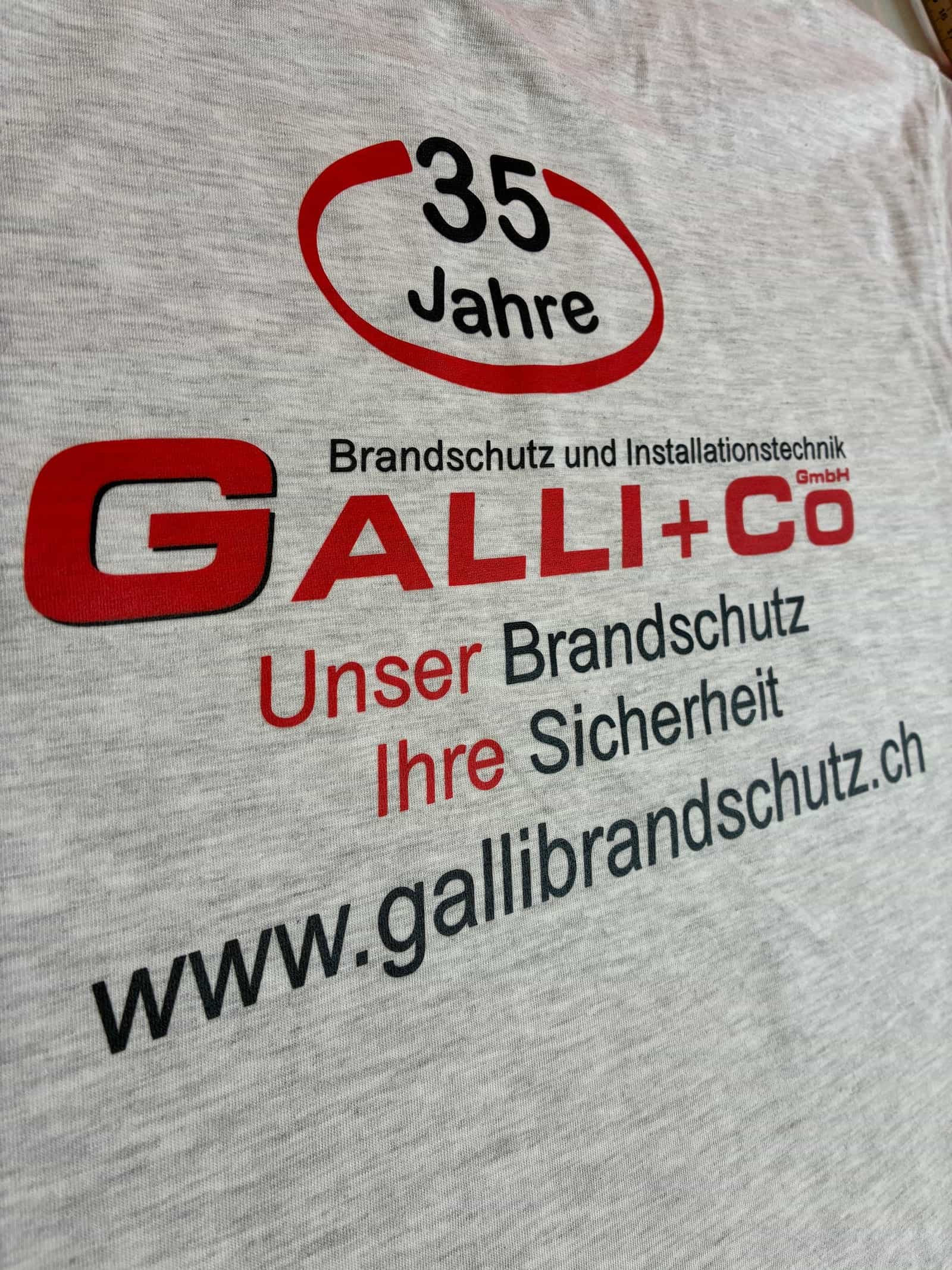 Gestickte Jubiläums-Textilie mit Firmenschriftzug, Stickerei Untervaz