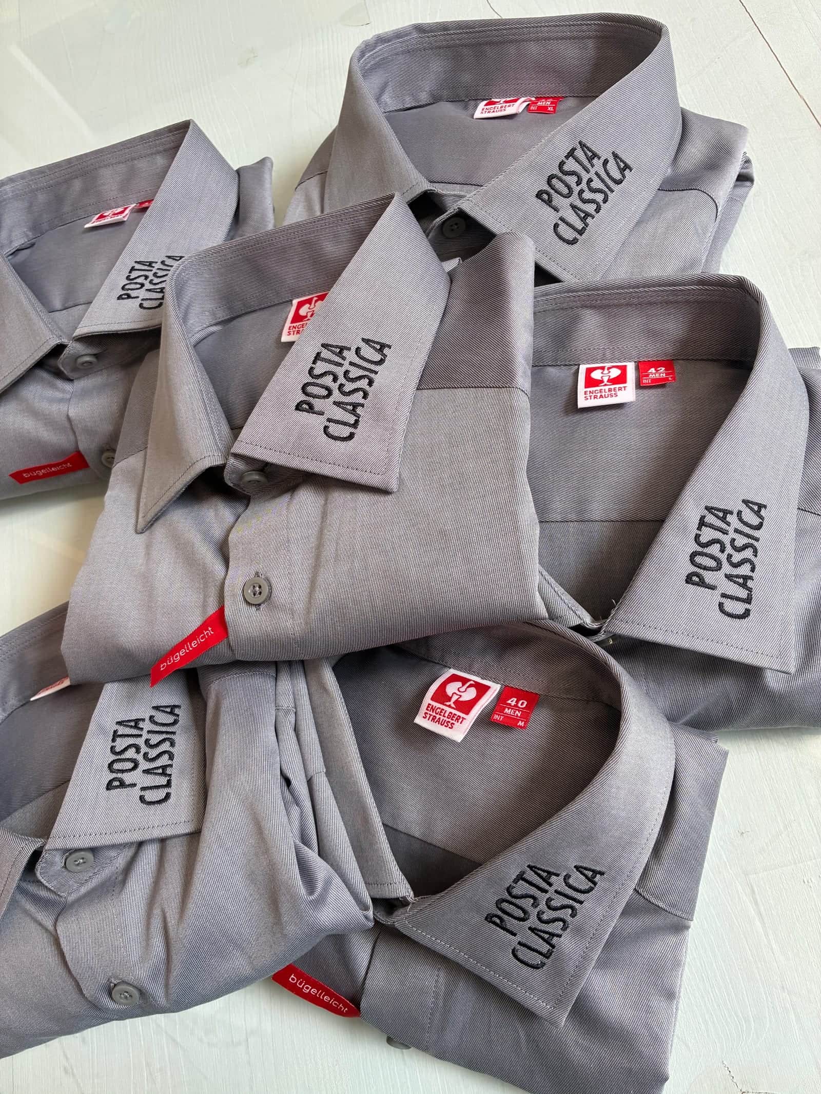 Bestickte Poloshirts mit Firmenlogo, Stickerei Graubünden