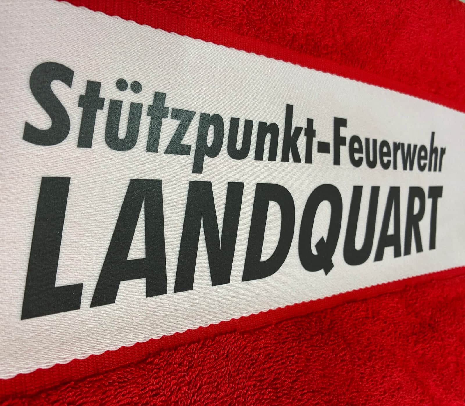 Bestickter Vereinsbanner einer Feuerwehr, Vereinstextilien Graubünden